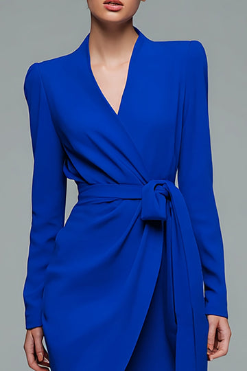 Robe de travail courte crayon à col en V bleu roi avec ceinture